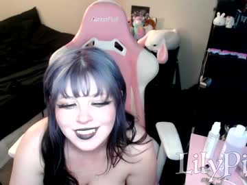 webcam girl lilypixel live cam image #3890368