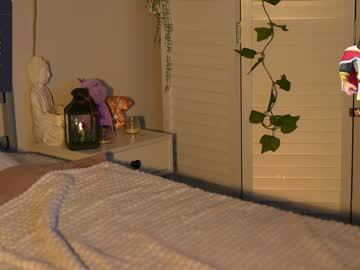 webcam girl mother__of__dragons live cam image #8207456