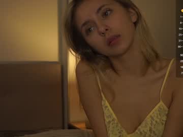 webcam girl mildredgarrett live cam image #11168395
