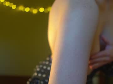 webcam girl crimsonxrapture live cam image #2397474