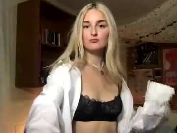 webcam girl emishearts live cam image #3729628