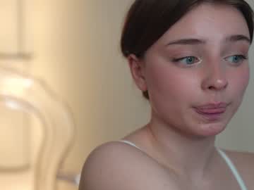 webcam girl floret_joy live cam image #9336461