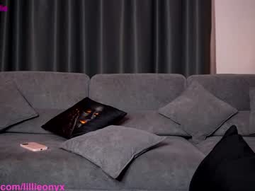 webcam girl lillieonyx live cam image #2194059