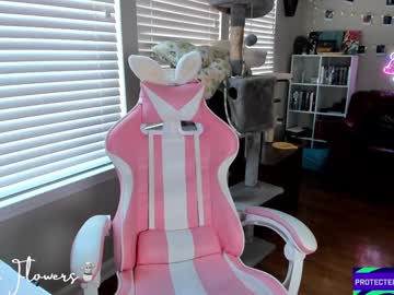 webcam girl violetttflowers live cam image #9588506