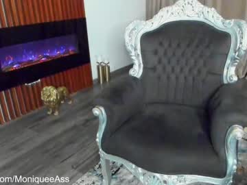 webcam girl moniqueeass live cam image #4560378
