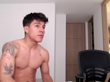 webcam man sebastiancollins live cam image #2033645