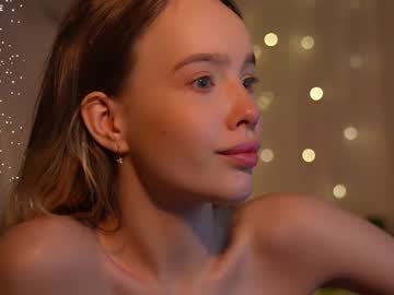 webcam girl mother__of__dragons live cam image #12869846