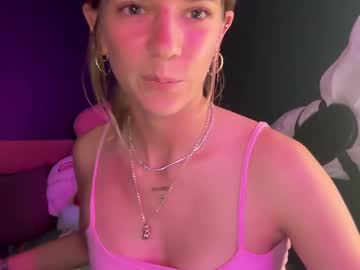 webcam girl oliviahansleyy live cam image #12814767
