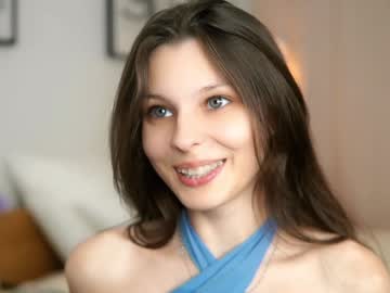 webcam girl peek_in_my_window live cam image #10079919