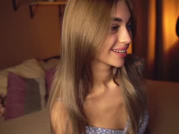 webcam girl cuteelsa_ live cam image #7724383