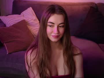 webcam girl strawberryjamx live cam image #6834400