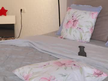 webcam girl ella_twinkle live cam image #12867980