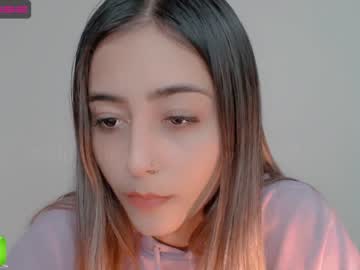 webcam girl gummy_bear7 live cam image #517887