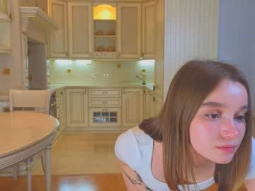 webcam girl harrieteasley live cam image #10719993