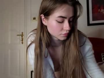 webcam girl strawberryjamx live cam image #8025039