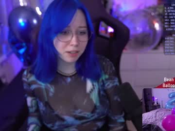 webcam girl blue_mooncat live cam image #10636125