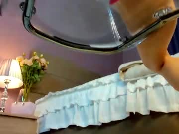 webcam girl dearly_emily live cam image #12300344