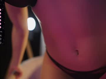 webcam girl lucie_beltran live cam image #9841396