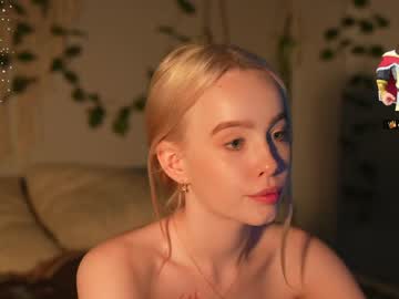 webcam girl mother__of__dragons live cam image #7603036