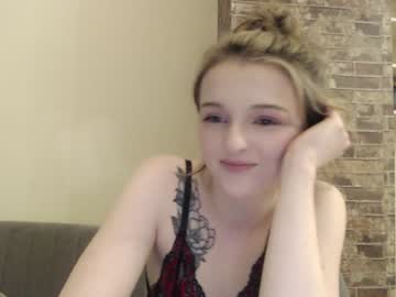 webcam girl lucydelovely live cam image #4818101