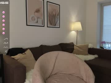 webcam girl intrigueeme live cam image #2212873