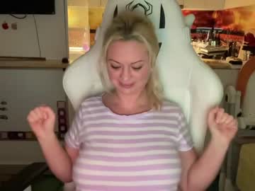 webcam girl kiradivine live cam image #5149589