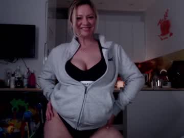 webcam girl kiradivine live cam image #2357908