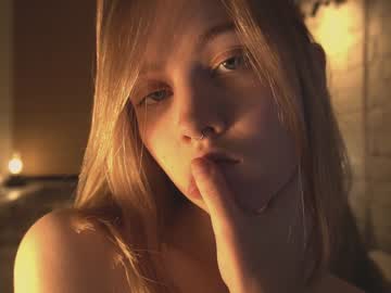 webcam girl bibi_it_is live cam image #3546660