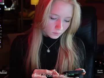 webcam girl bestblondiiecb live cam image #5282640