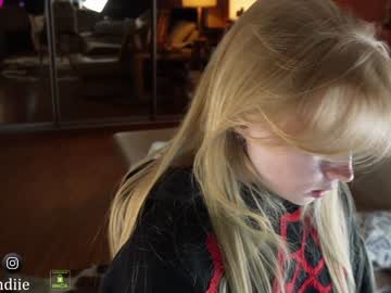 webcam girl bestblondiiecb live cam image #9299964