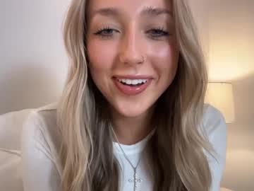 webcam girl lovelyyylivyyy live cam image #10510233