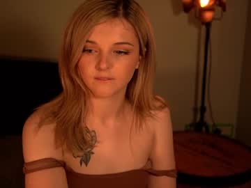 webcam girl lucydelovely live cam image #7511035
