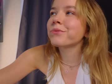 webcam girl milly_shy live cam image #10764805