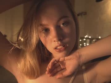 webcam girl bibi_it_is live cam image #3143962