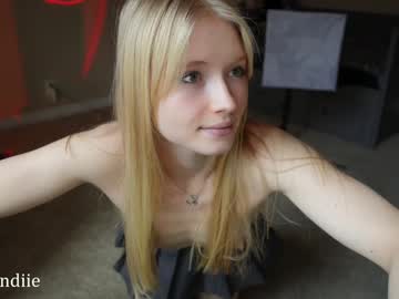 webcam girl bestblondiiecb live cam image #11632892