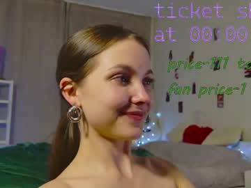 webcam girl charming_bliss live cam image #13035658
