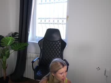webcam girl stella_and_stephan live cam image #2438605