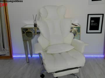 webcam girl moniqueeass live cam image #9902909
