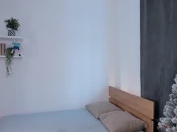 webcam girl peek_in_my_window live cam image #8201018