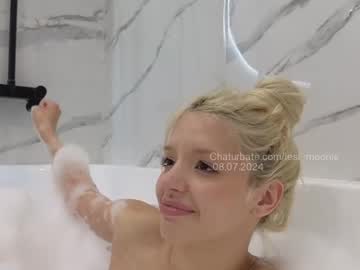 webcam girl lesi_moonie live cam image #10154984
