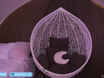 webcam girl dakota_leex live cam image #12550890