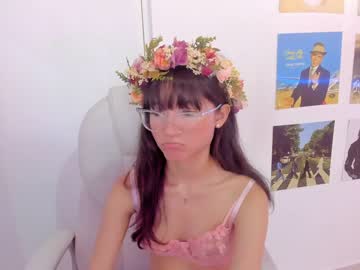 webcam girl little_effy18 live cam image #7048284