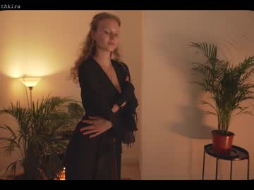 webcam girl chillwithkira live cam image #2742047