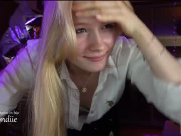 webcam girl bestblondiiecb live cam image #5100349