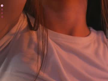 webcam girl lucie_beltran live cam image #12127293