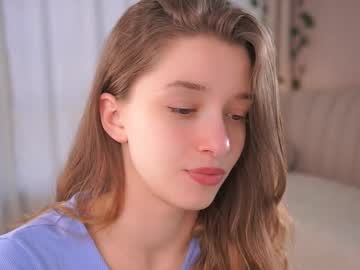webcam girl little_poetry live cam image #12380104
