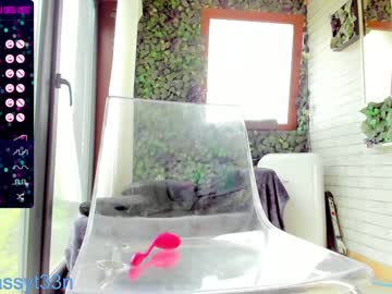 webcam girl sassyt33n live cam image #6003327