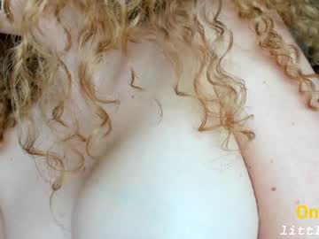 webcam girl little_izzi live cam image #7489263