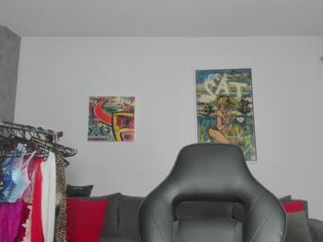 webcam girl melon_mussy live cam image #9327353
