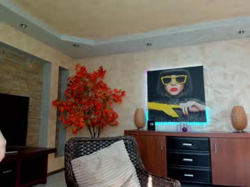 webcam girl raquelle_star live cam image #5049977